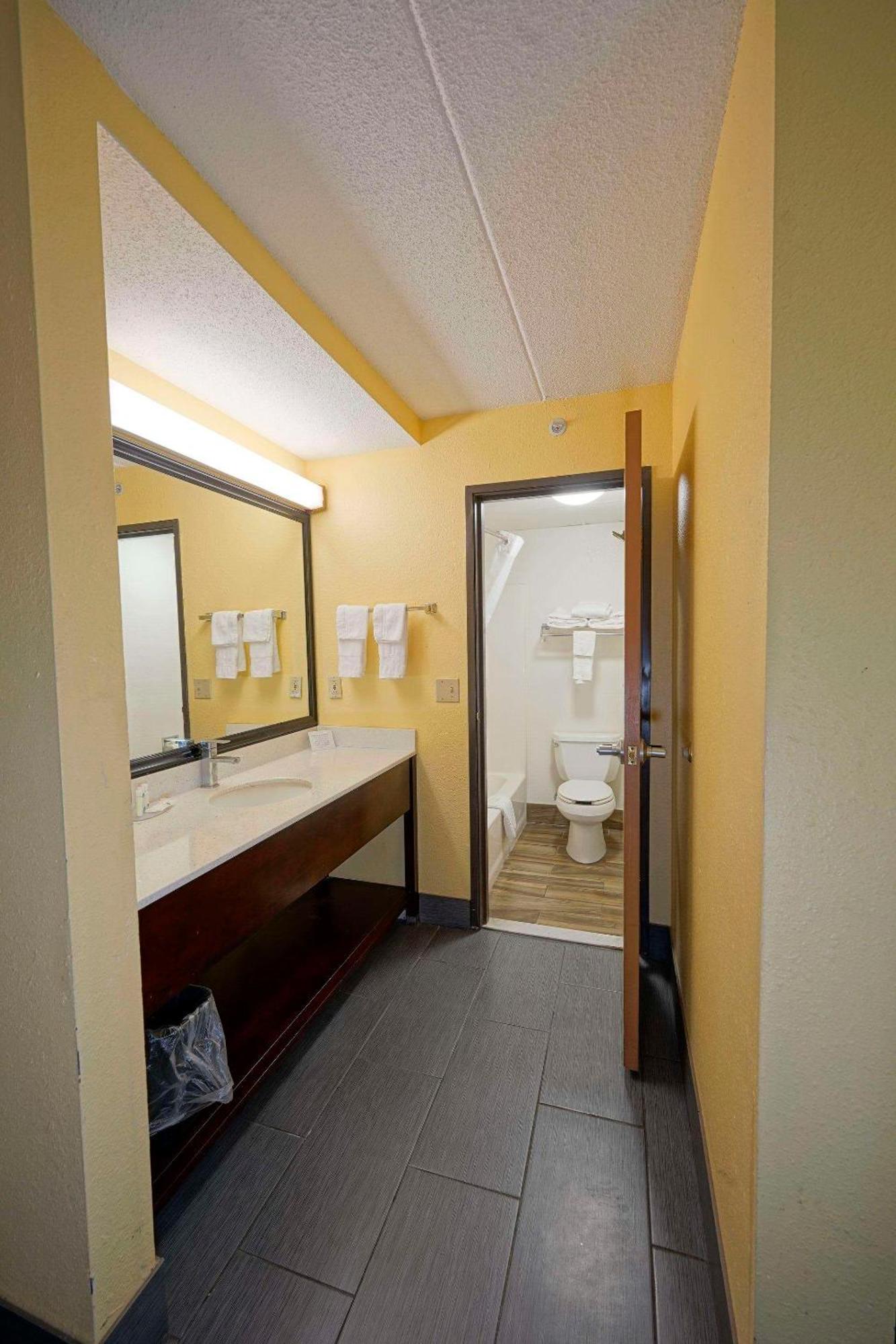 Quality & - Milford Hotel 3*